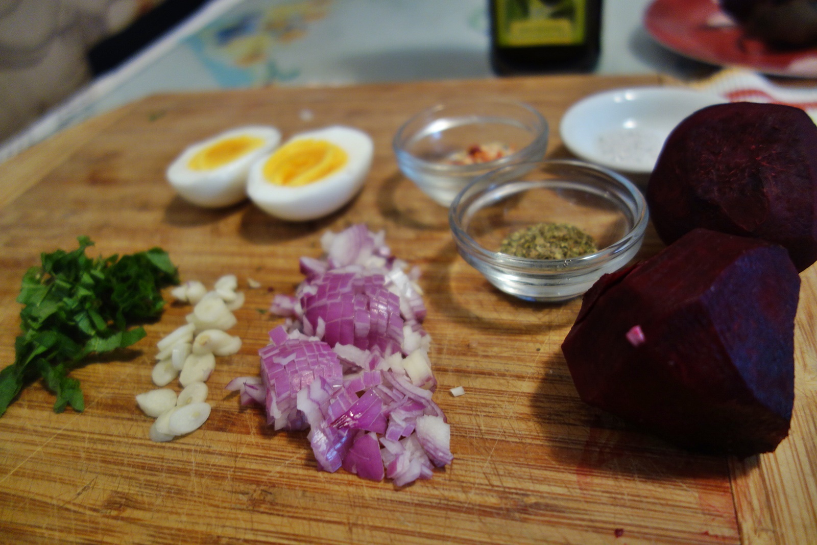 Supa de sfecla cu menta si oua fierte