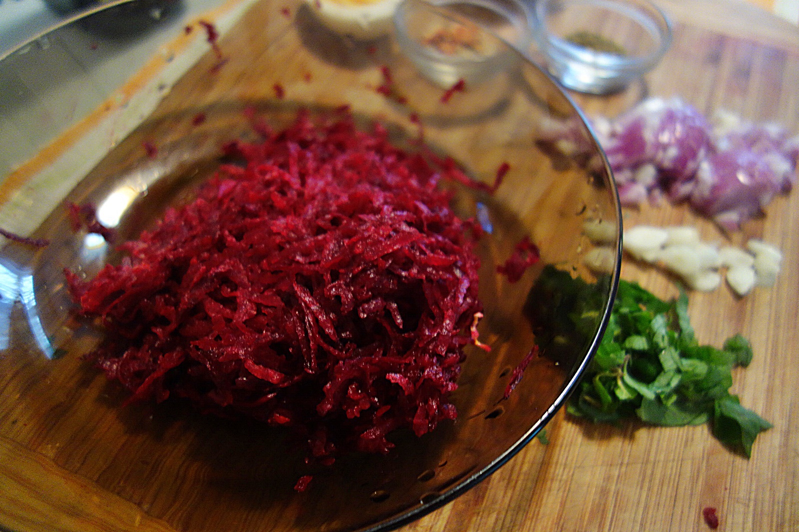 Supa de sfecla cu menta si oua fierte