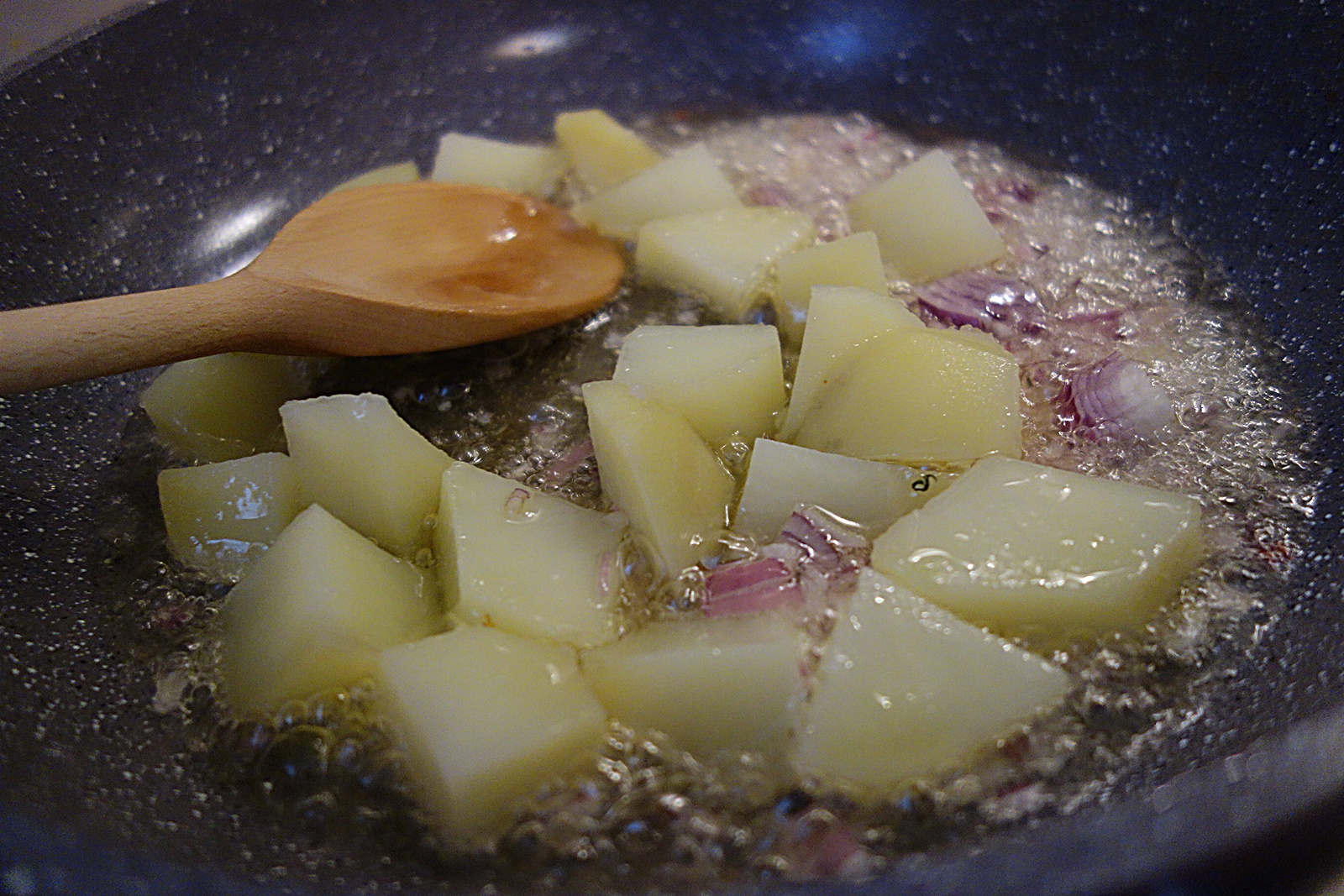 Supa de sfecla cu menta si oua fierte