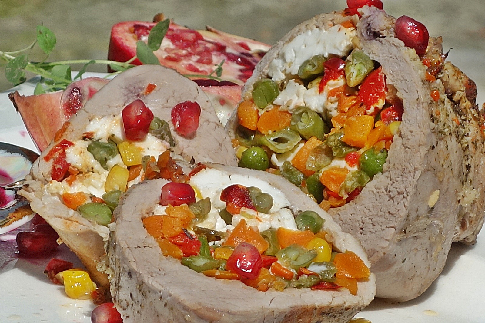 Portofele delicioase cu mix de legume, branza Feta si sos dulce acrisor de rodie