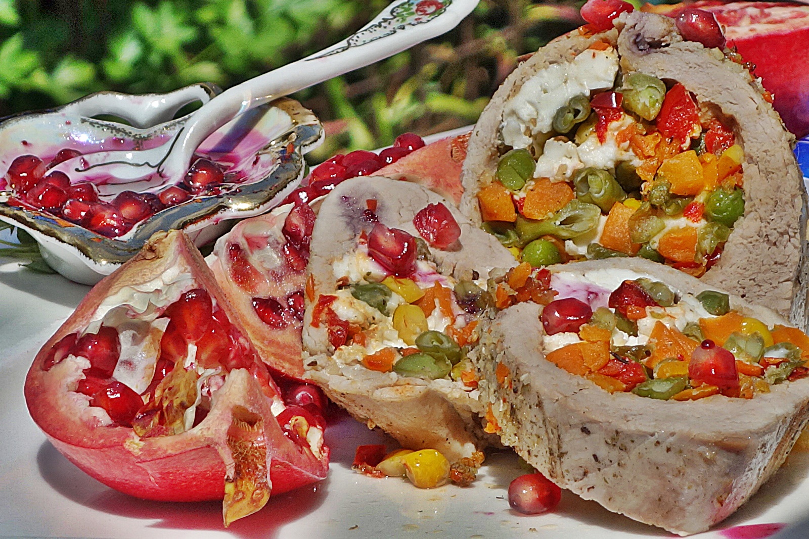 Portofele delicioase cu mix de legume, branza Feta si sos dulce acrisor de rodie