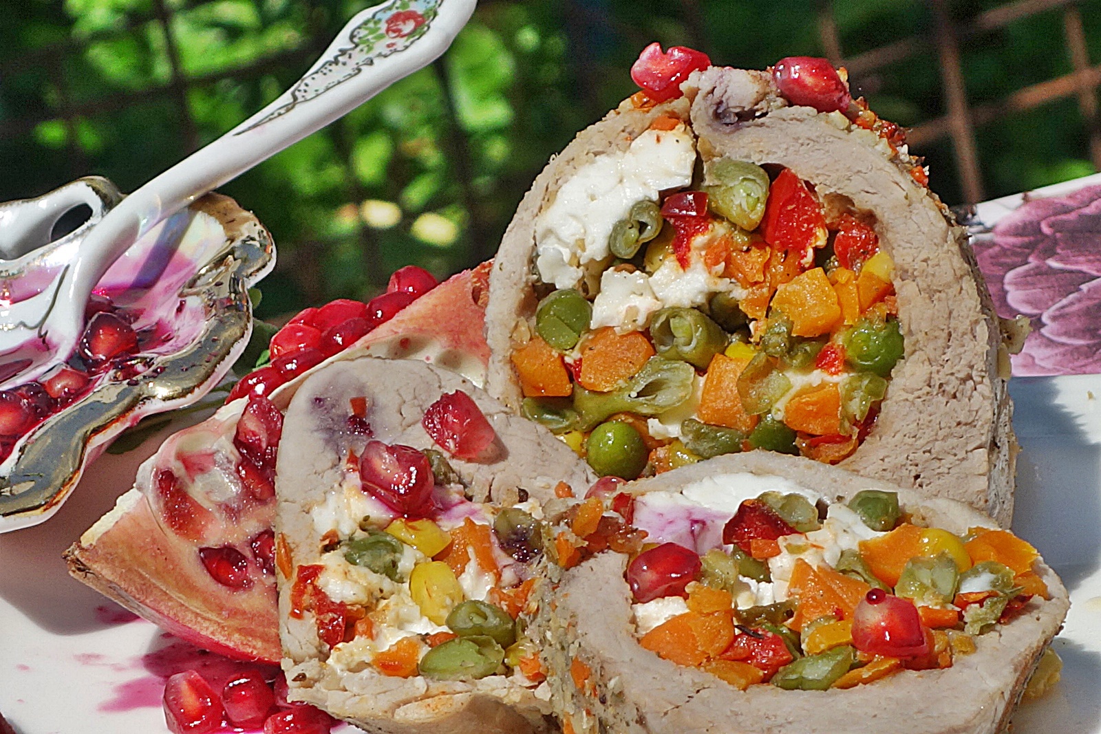 Portofele delicioase cu mix de legume, branza Feta si sos dulce acrisor de rodie