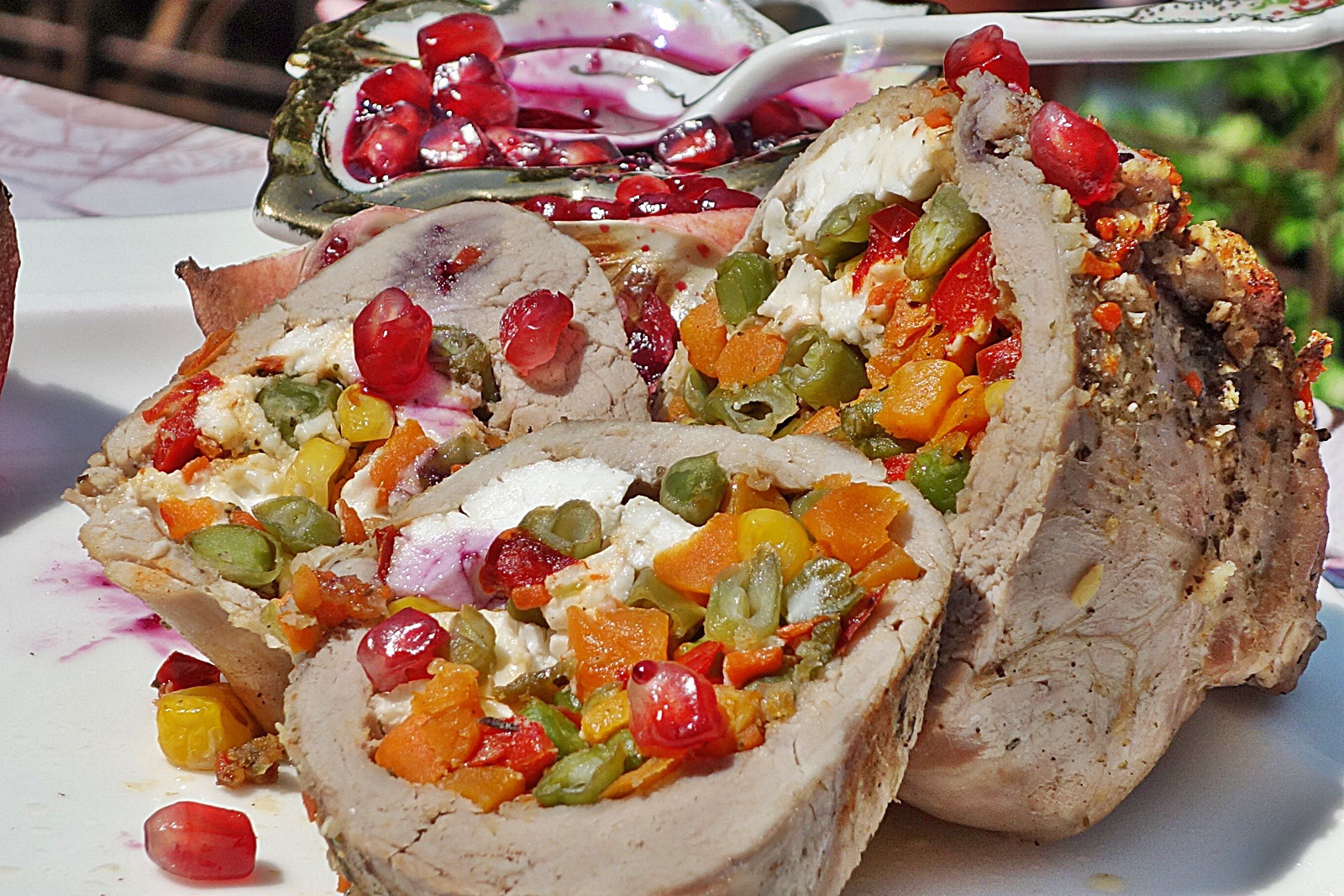 Portofele delicioase cu mix de legume, branza Feta si sos dulce acrisor de rodie