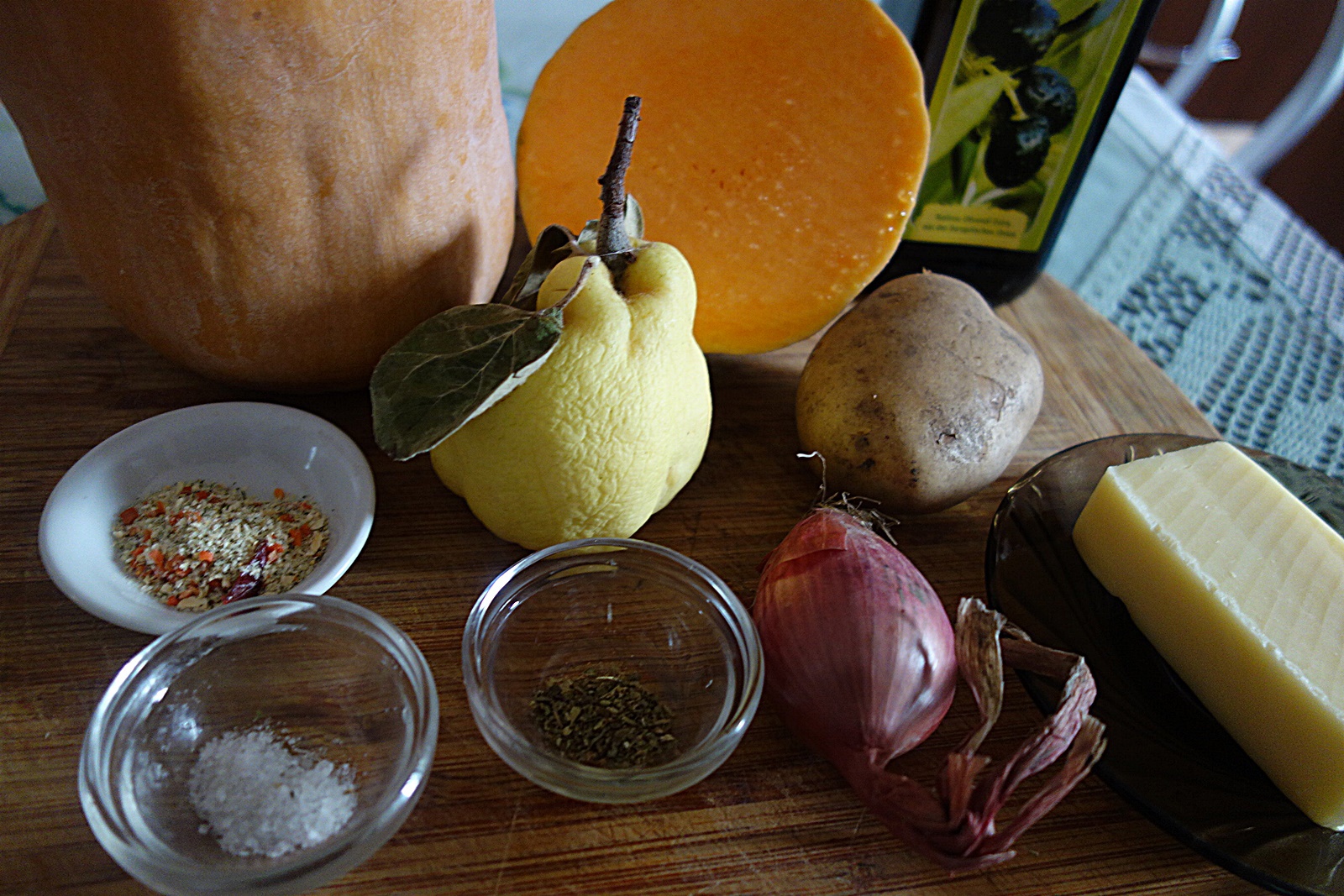 Supa crema de dovleac, cu gutuie si jambon