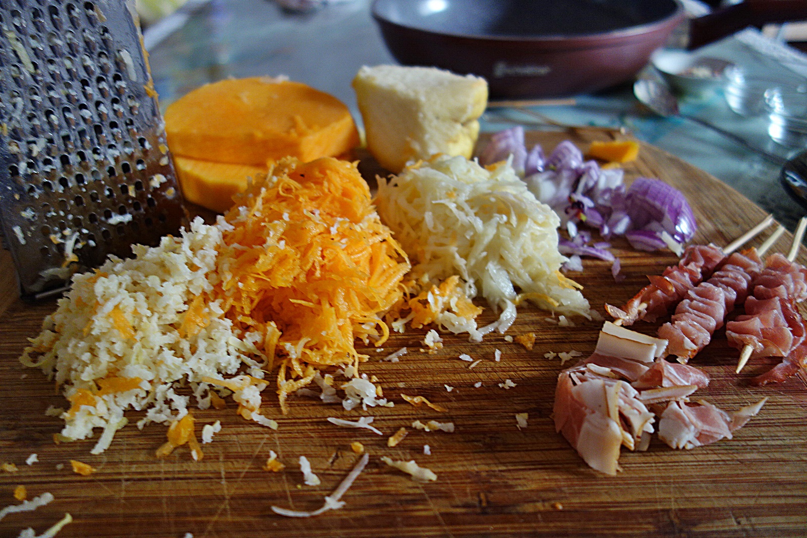 Supa crema de dovleac, cu gutuie si jambon