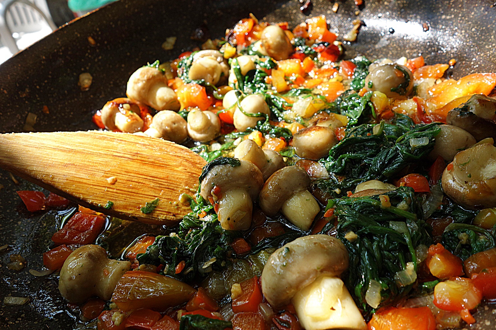 Tarta cu blat fraged si aromat cu ciuperci si baby spanac