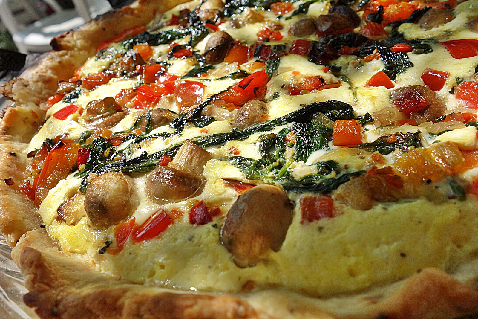 Tarta cu blat fraged si aromat cu ciuperci si baby spanac