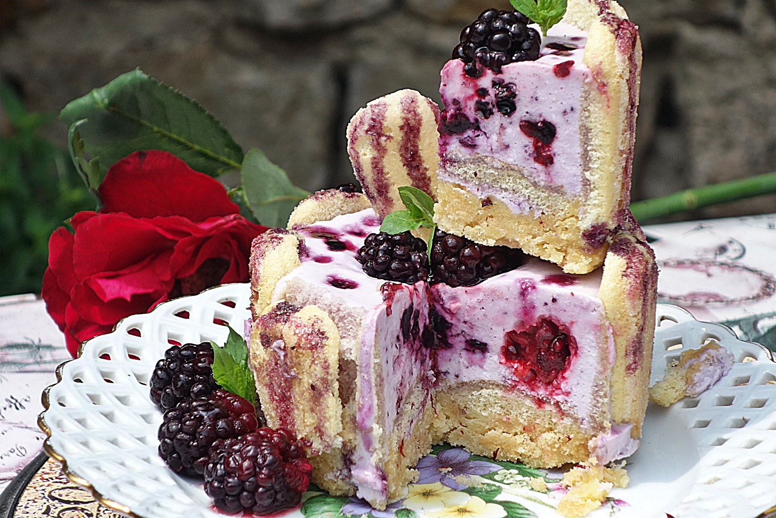 Prajitura cu piscoturi si mure