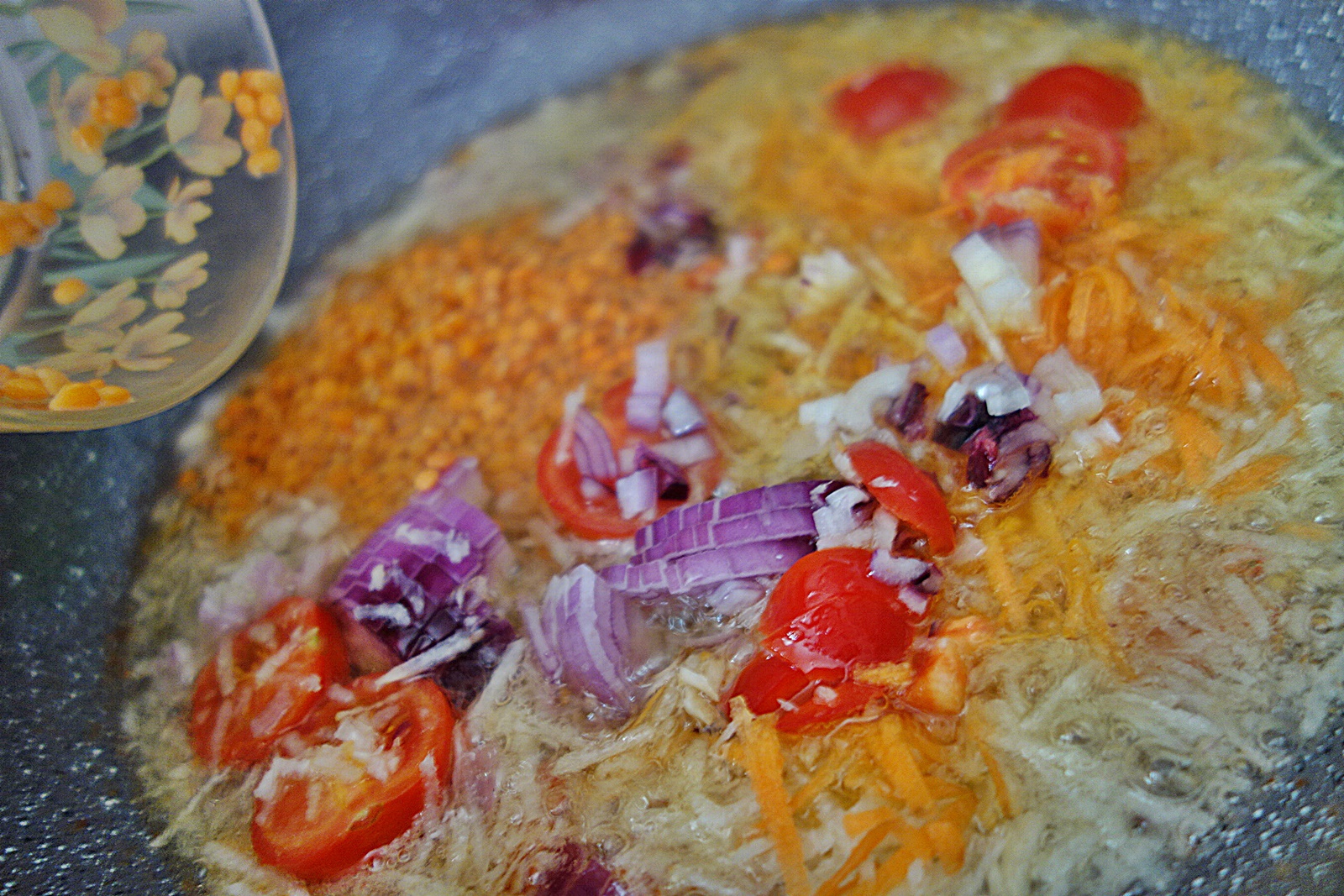 Supa de toamna cu linte si oua de prepelita