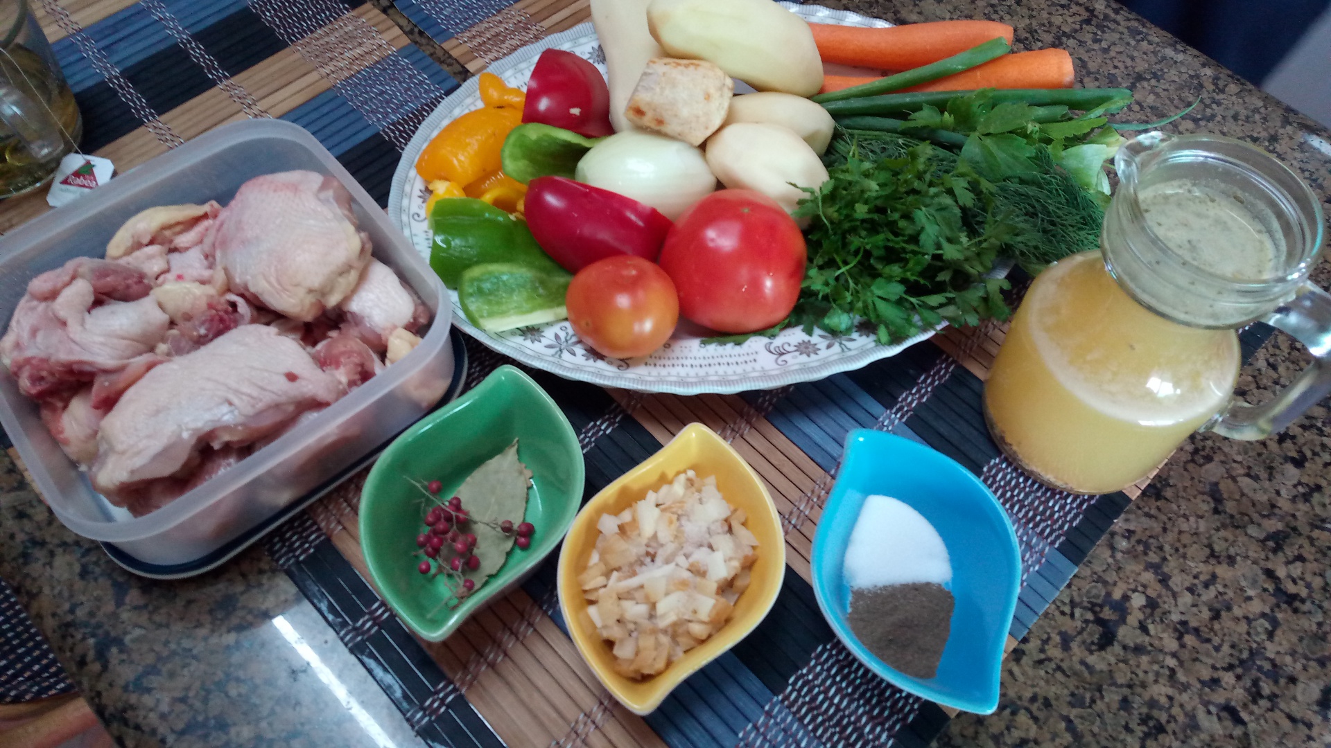 Ciorba de gaina cu taitei de casa