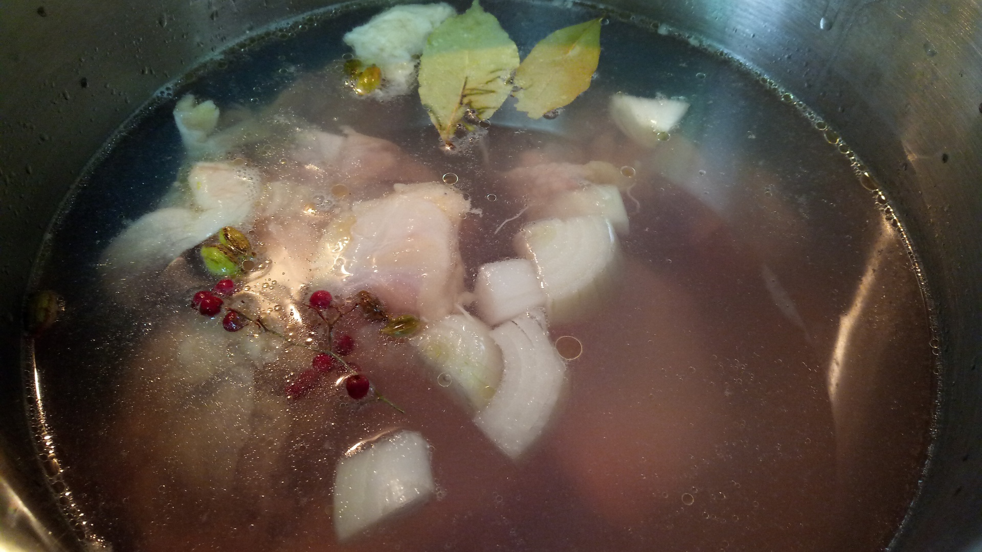 Ciorba de gaina cu taitei de casa