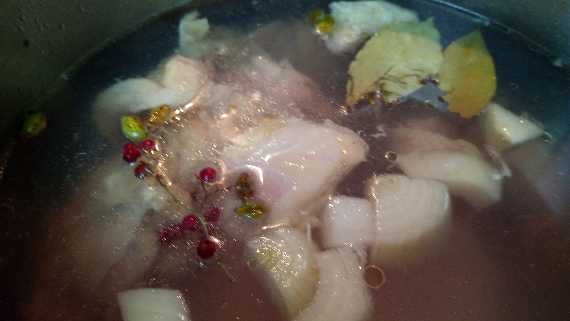 Ciorba de gaina cu taitei de casa