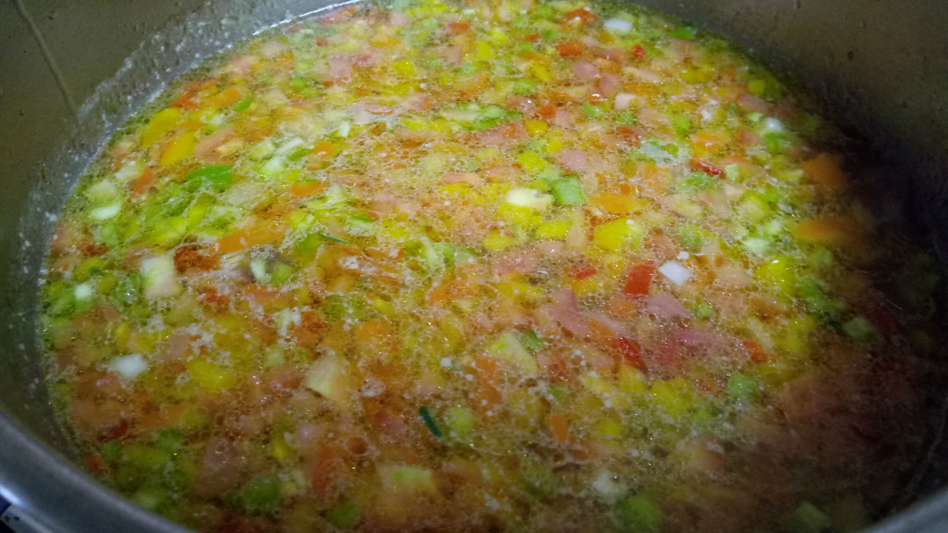 Ciorba de gaina cu taitei de casa