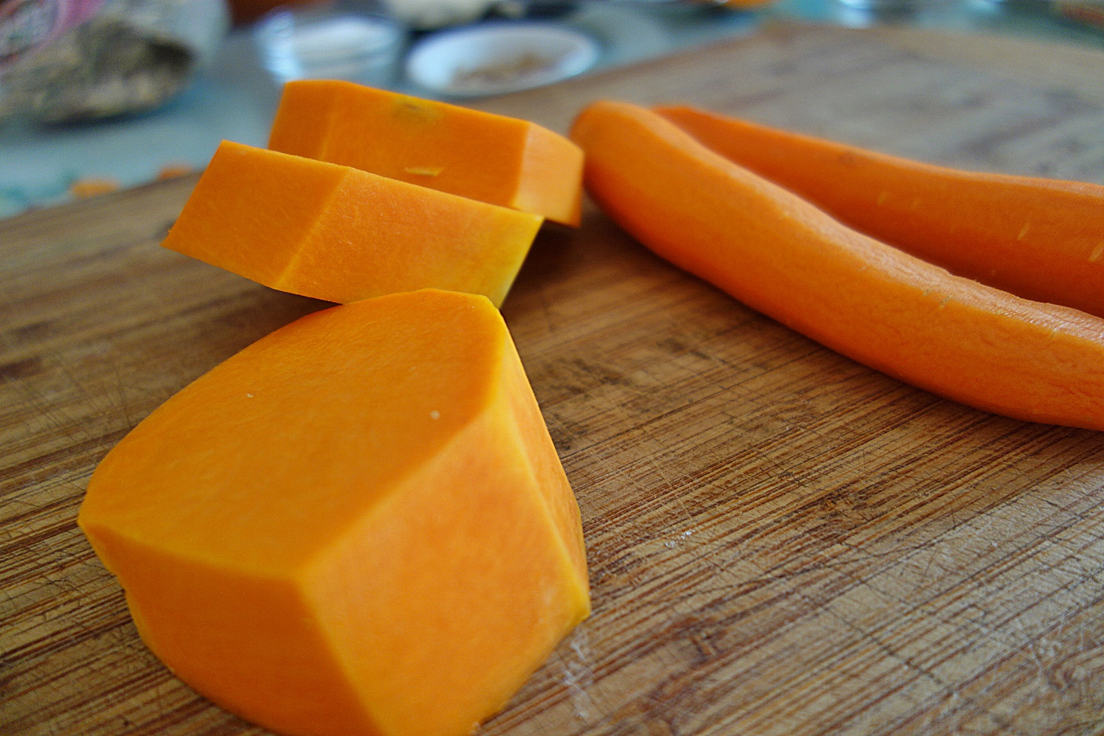 Supa crema orange mix cu alune de padure