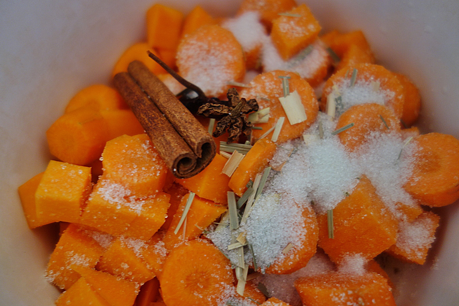 Supa crema orange mix cu alune de padure