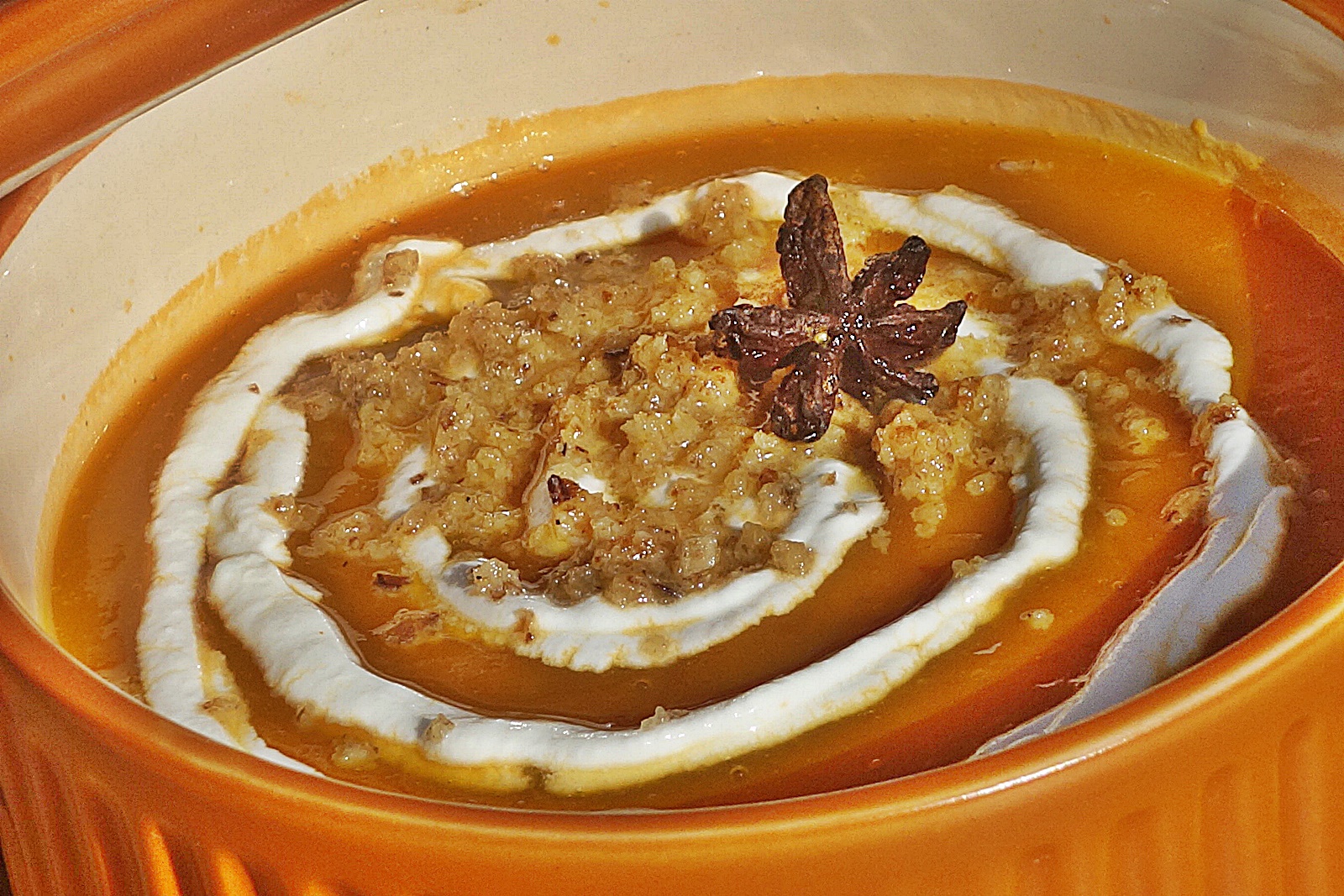 Supa crema orange mix cu alune de padure