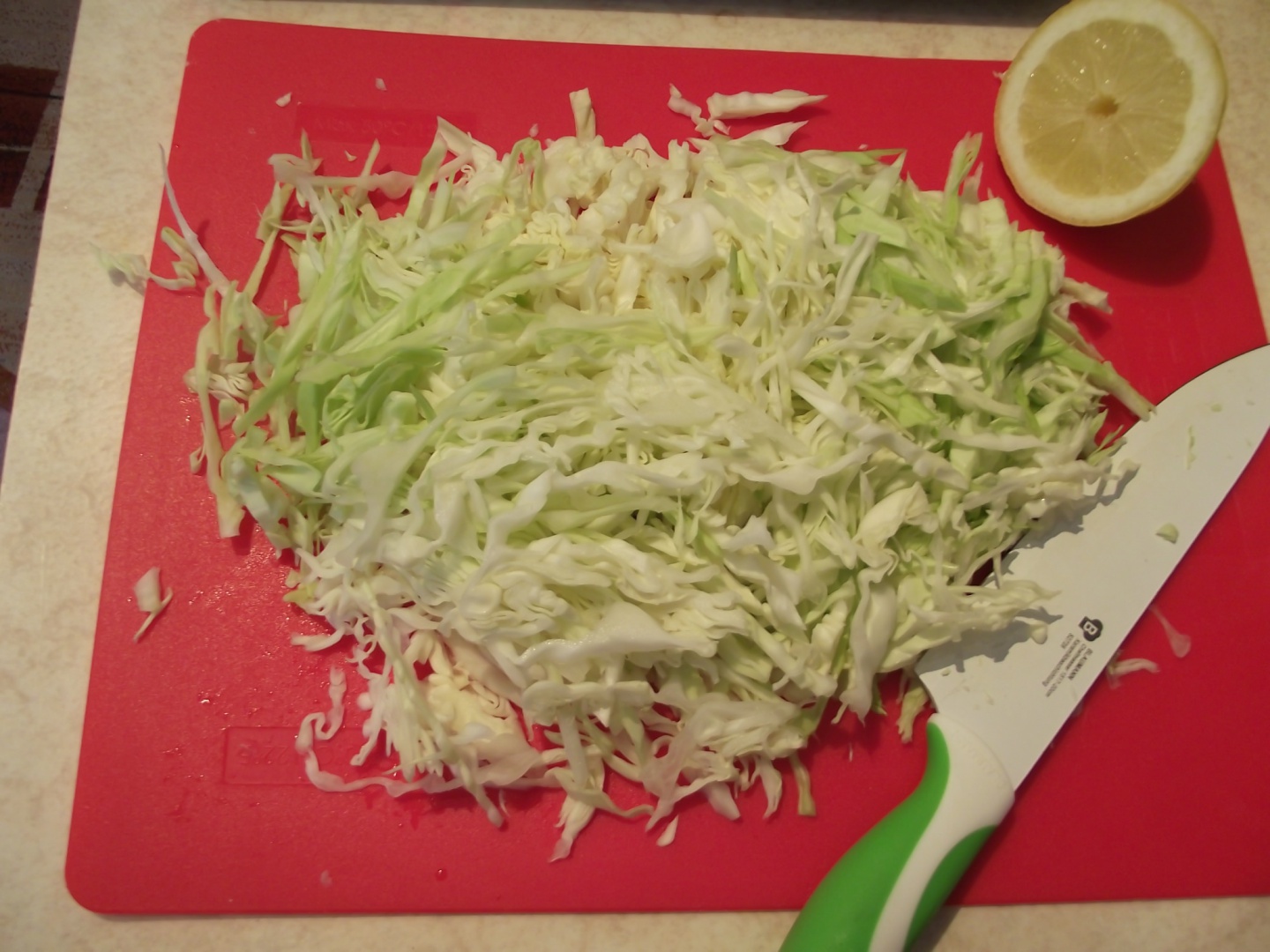 Salata de varza cu rosii deshidratate si ton