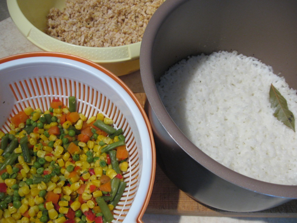 Briose aperitiv cu orez, carne si legume