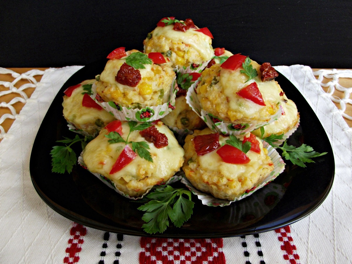 Briose aperitiv cu orez, carne si legume