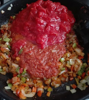 Shakshuka cu oua de prepelita si mozzarella