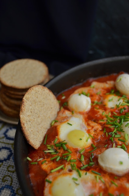 Shakshuka cu oua de prepelita si mozzarella