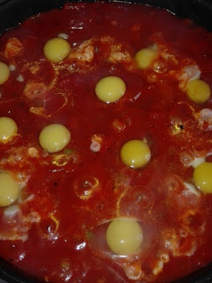 Shakshuka cu oua de prepelita si mozzarella