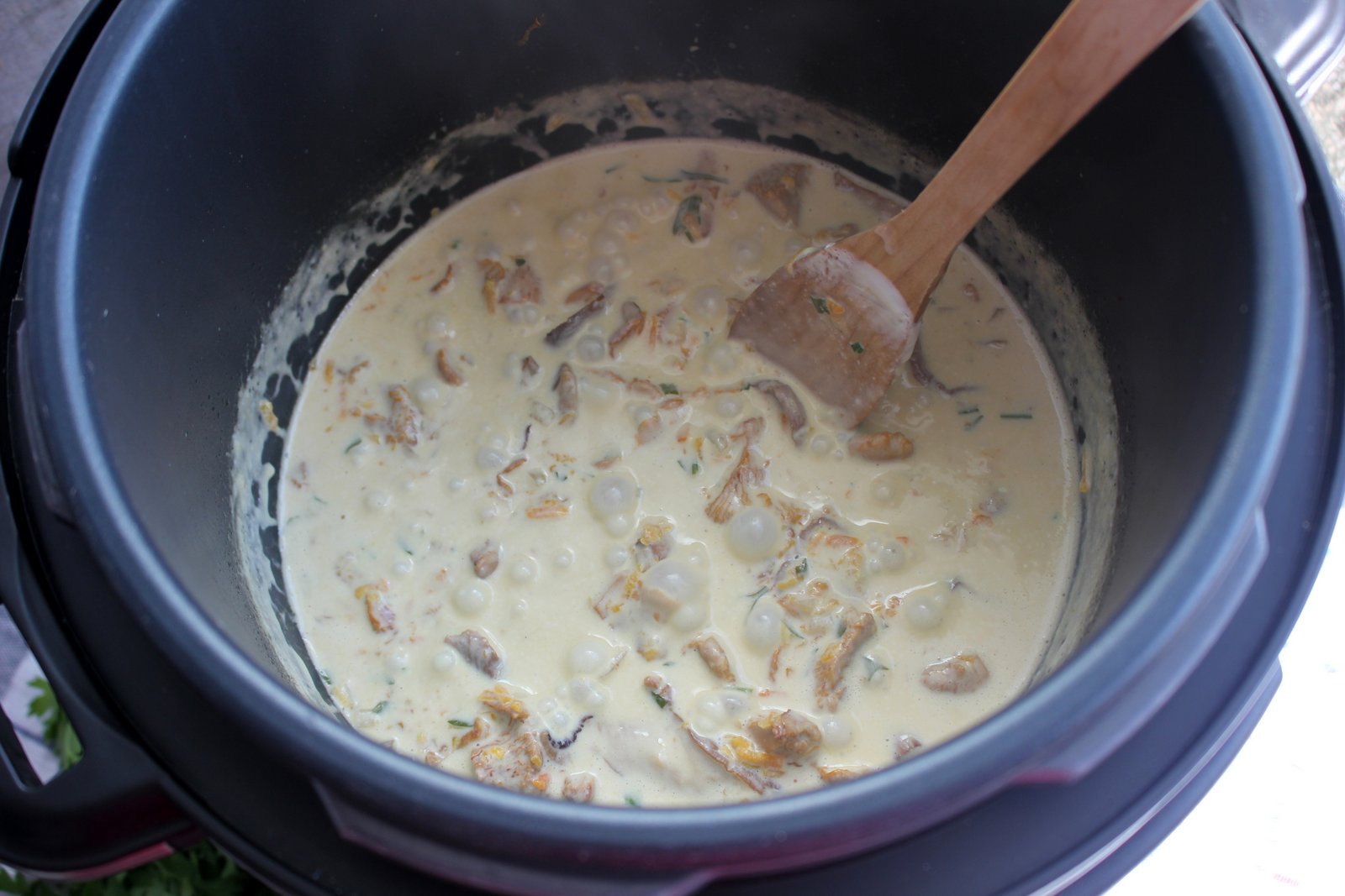 Tocanita de galbiori la Multicooker Crock-Pot Express