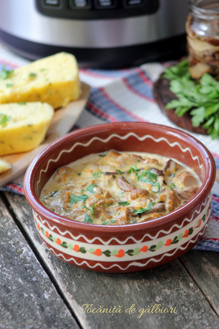 Tocanita de galbiori la Multicooker Crock-Pot Express