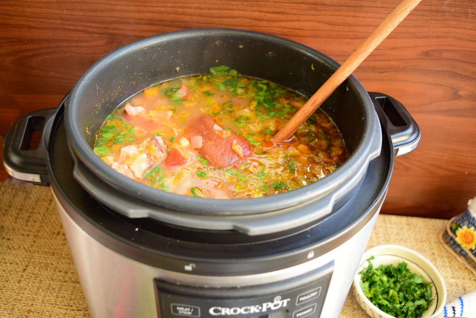 Ciorba din afumatura de porc cu zeama de varza la Multicooker Crock-Pot Express cu gatire sub presiune