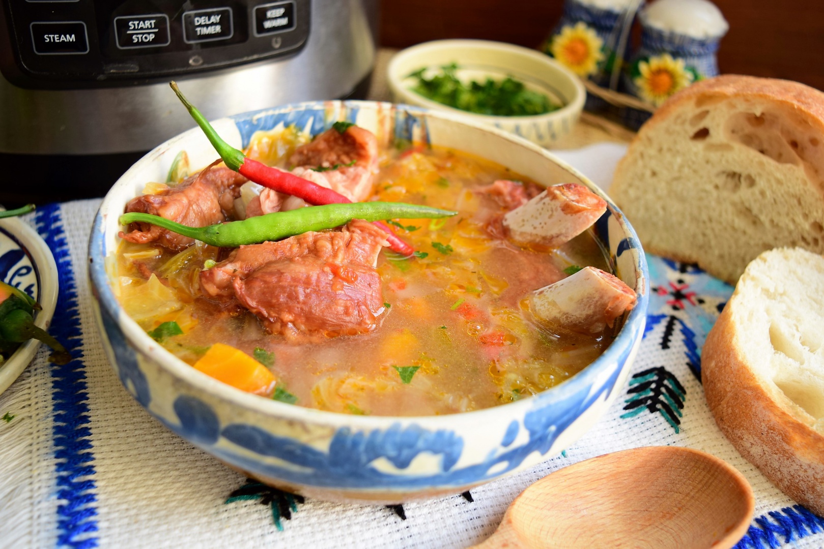 Ciorba din afumatura de porc cu zeama de varza la Multicooker Crock-Pot Express cu gatire sub presiune