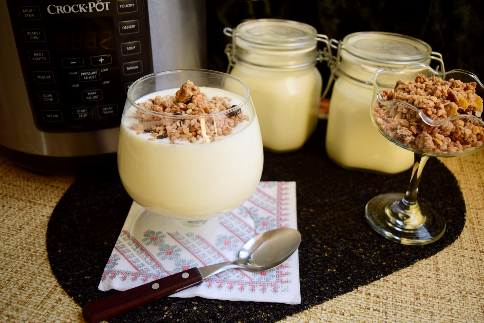 Iaurt natural din lapte de vaca preparat la Multicooker Crock-Pot Express cu gatire sub presiune