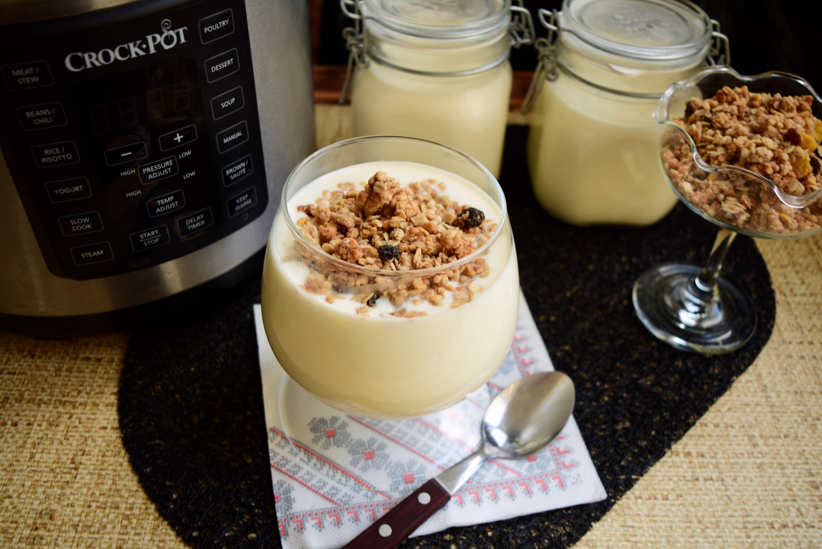 Iaurt natural din lapte de vaca preparat la Multicooker Crock-Pot Express cu gatire sub presiune