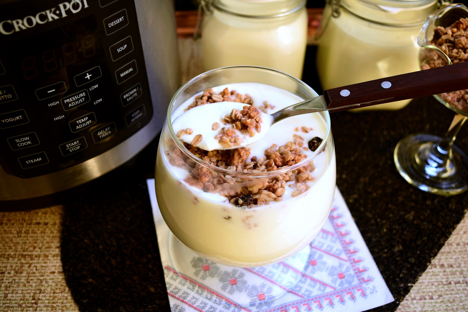 Iaurt natural din lapte de vaca preparat la Multicooker Crock-Pot Express cu gatire sub presiune