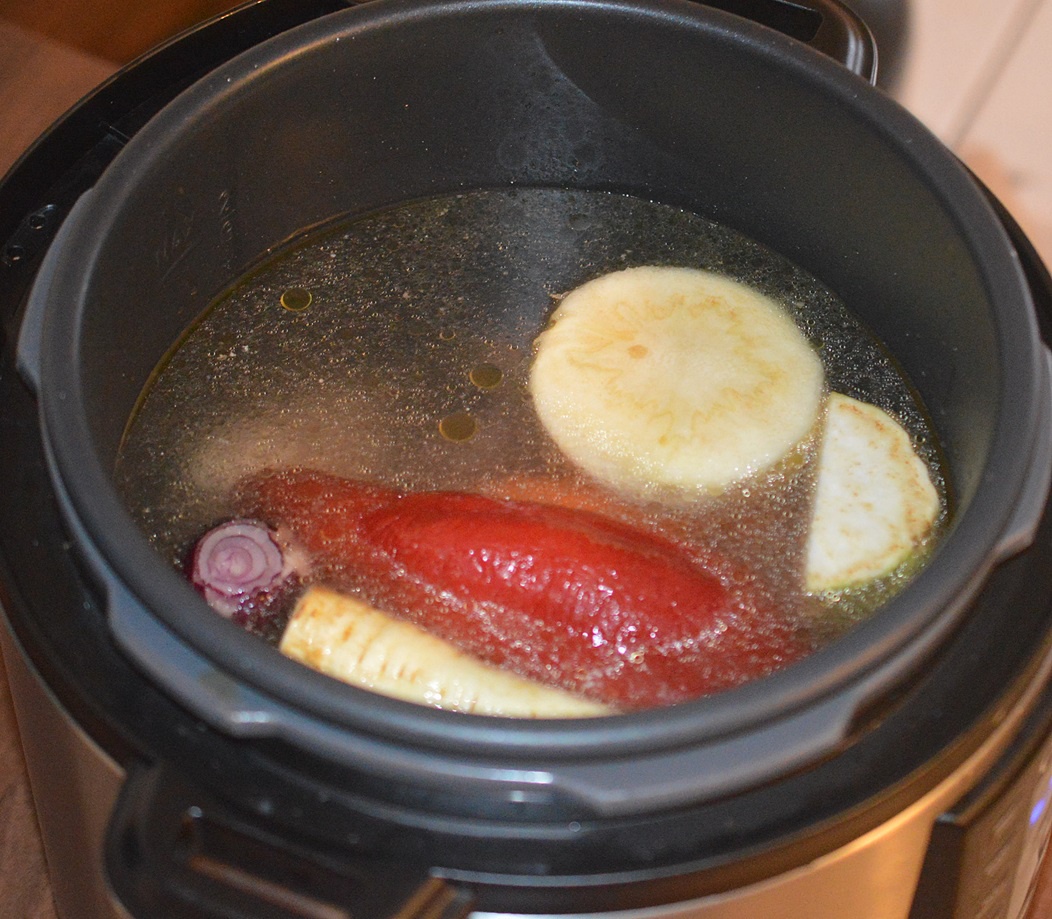 Ciorba de iepure la Multicooker Crock-Pot Express cu gatire sub presiune