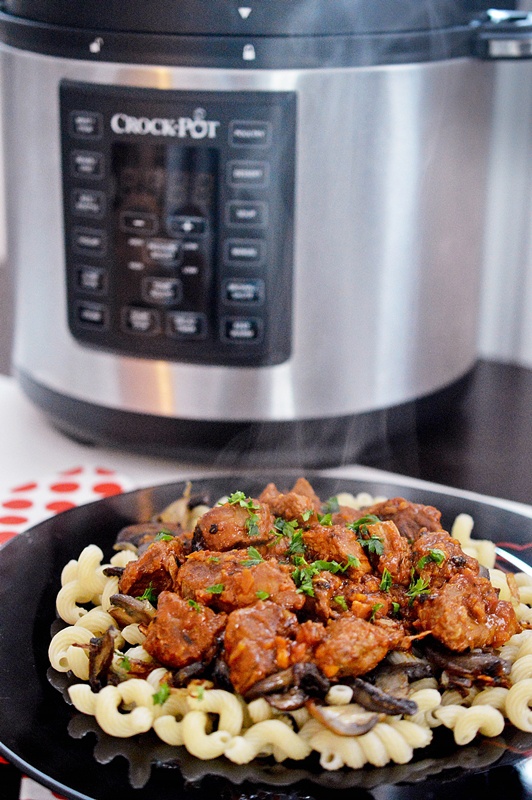 Boeuf Bourguignon la Multicooker Crock-Pot Express cu gatire sub presiune