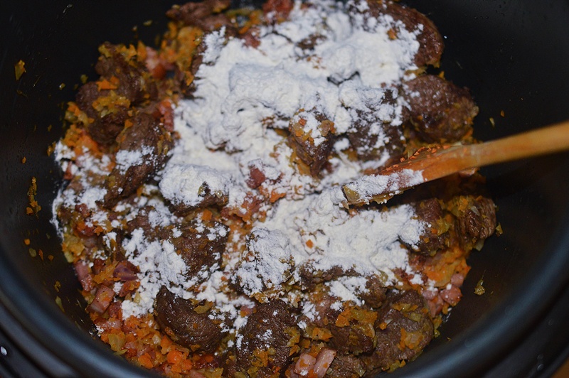 Boeuf Bourguignon la Multicooker Crock-Pot Express cu gatire sub presiune