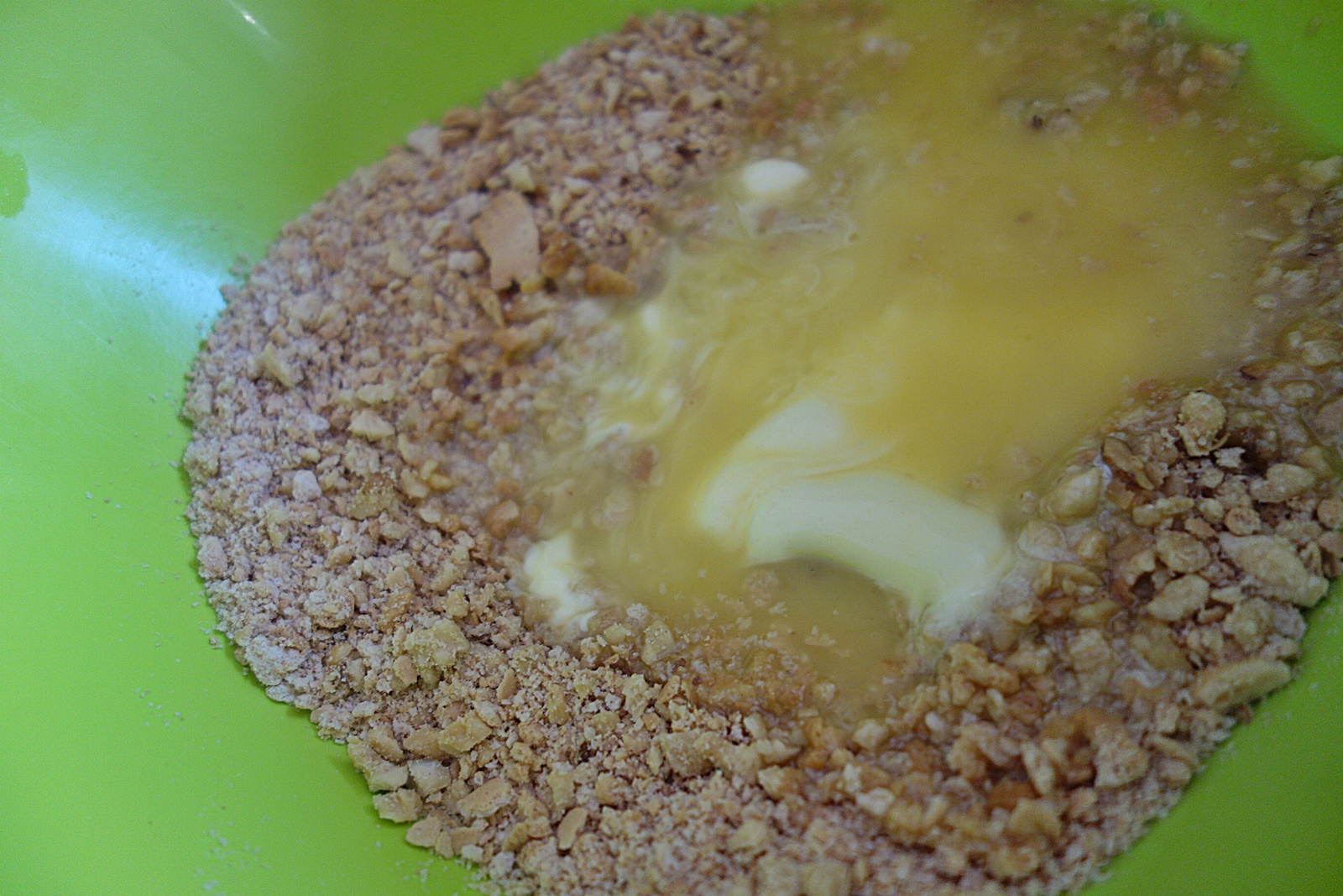 Prajitura de toamna cu biscuiti si jeleu de ananas