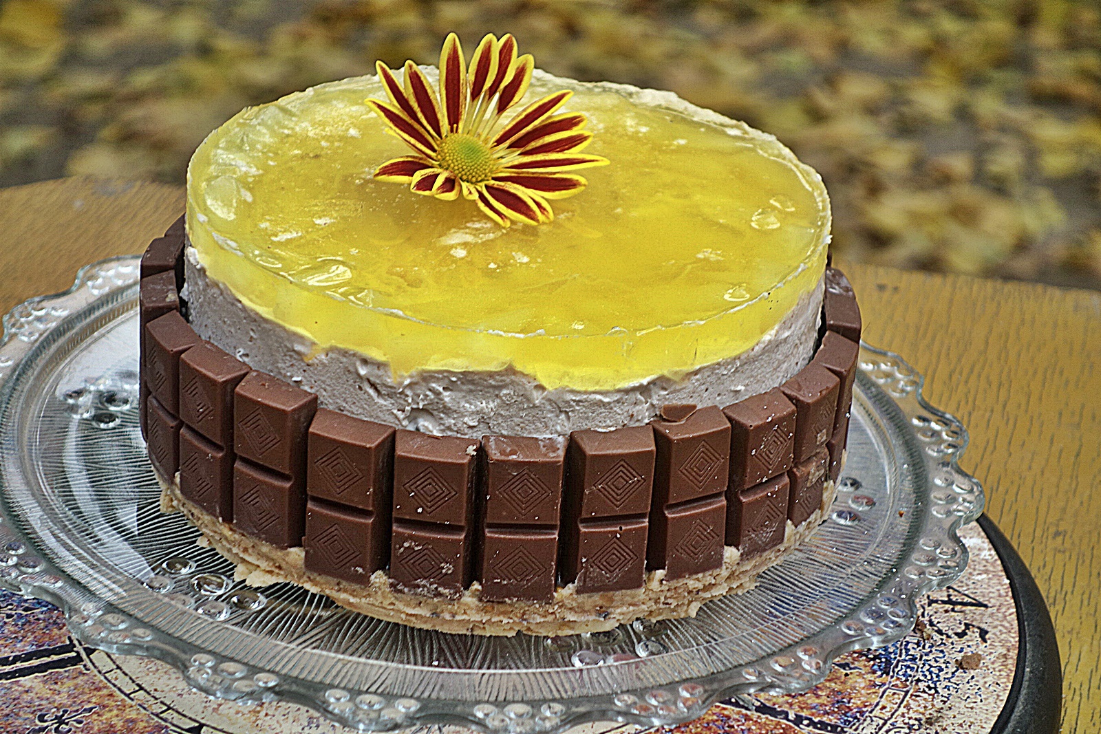 Prajitura de toamna cu biscuiti si jeleu de ananas