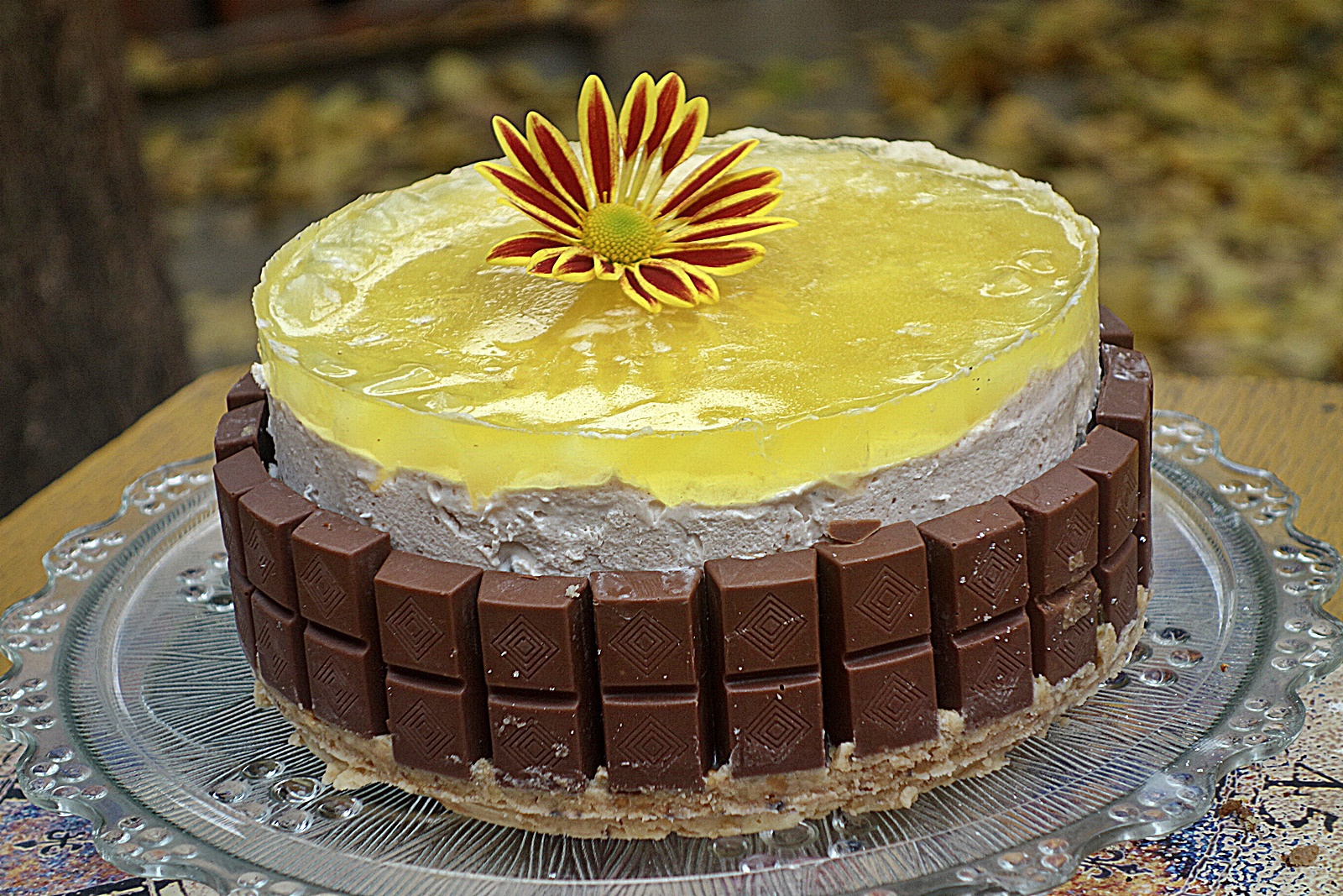 Prajitura de toamna cu biscuiti si jeleu de ananas