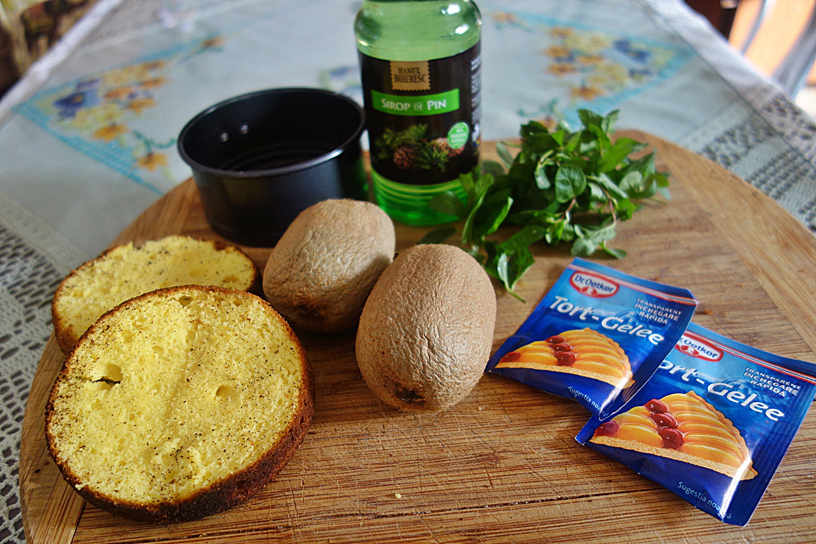 Prajitura cu kiwi si jeleu din sirop mentolat de pin