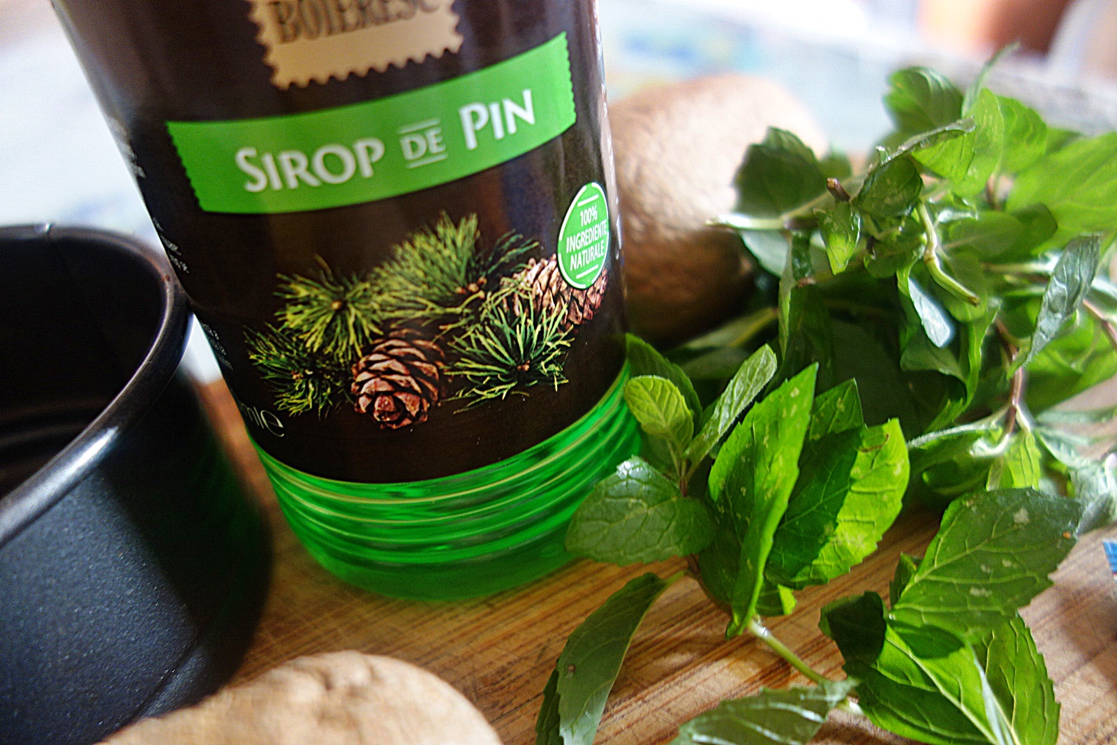 Prajitura cu kiwi si jeleu din sirop mentolat de pin