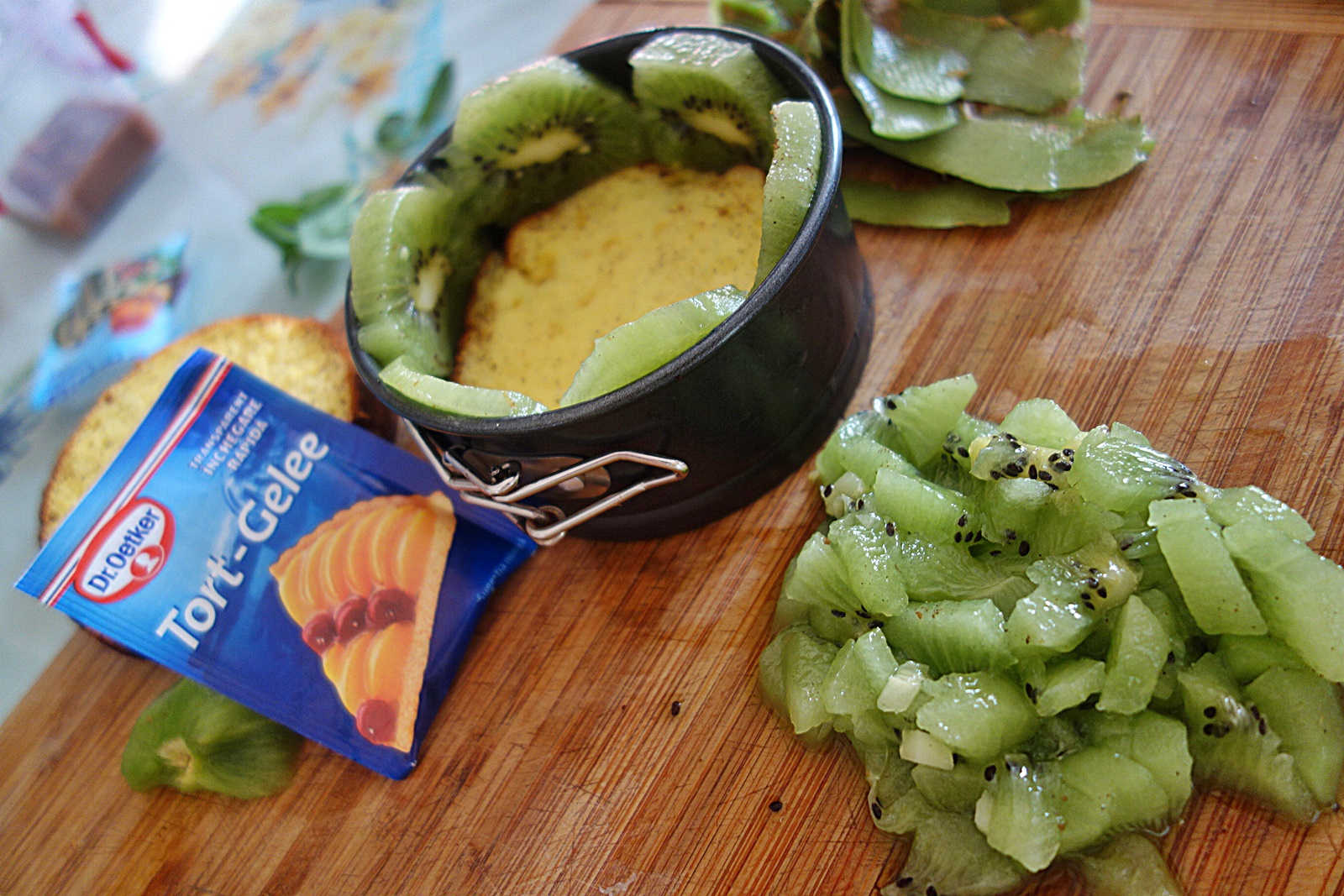 Prajitura cu kiwi si jeleu din sirop mentolat de pin