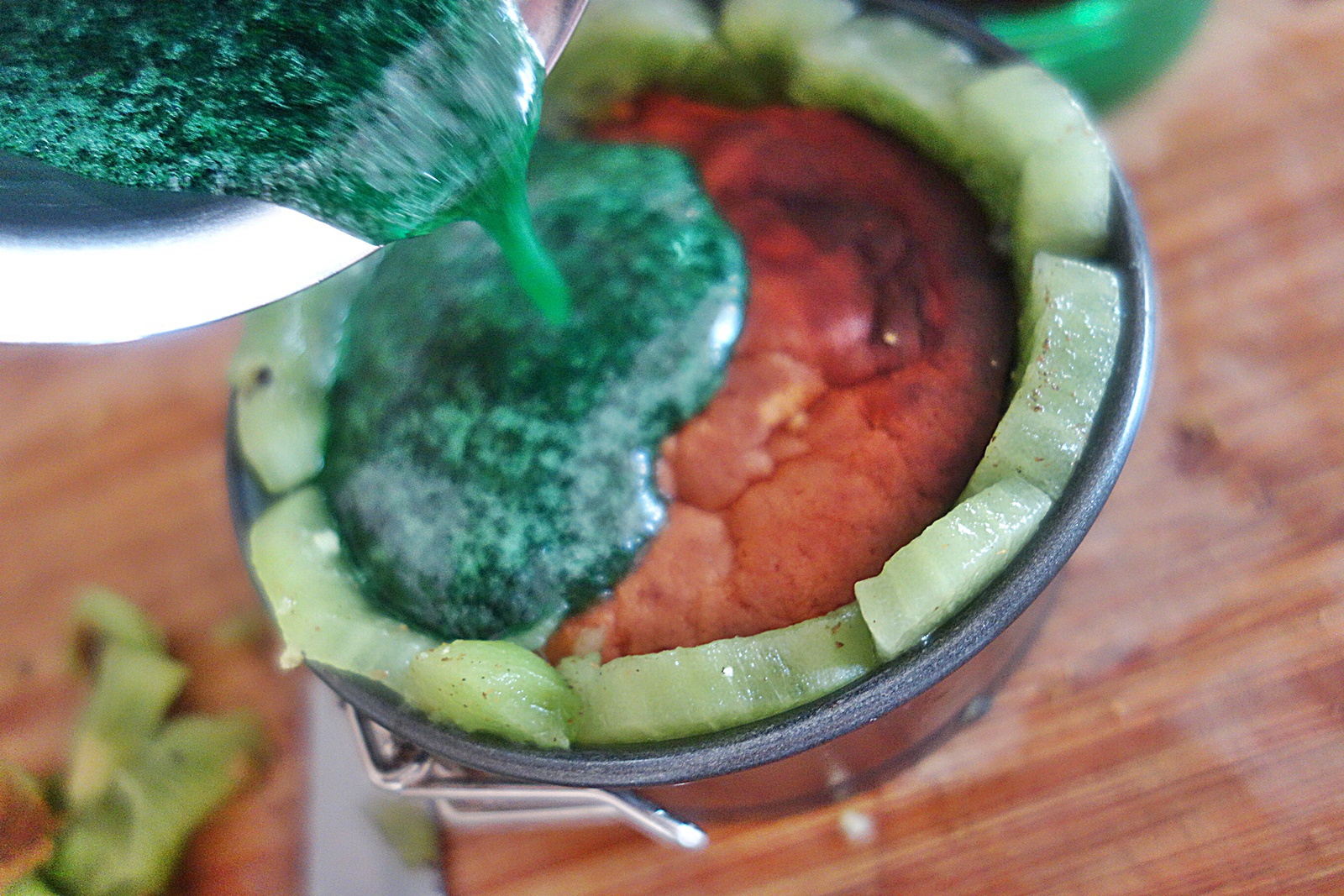 Prajitura cu kiwi si jeleu din sirop mentolat de pin