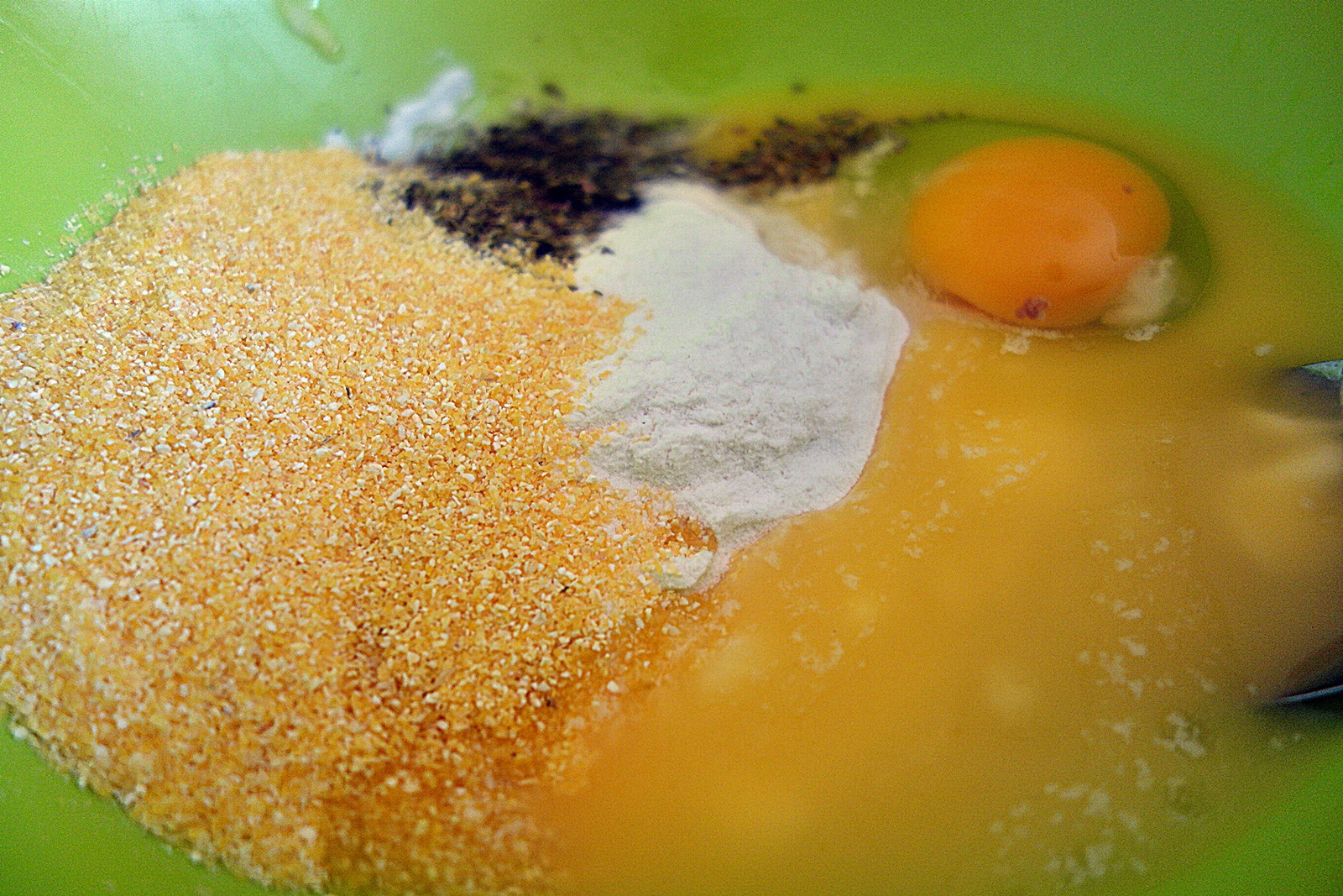 Tarta aromata cu faina de porumb si chipsuri de porumb