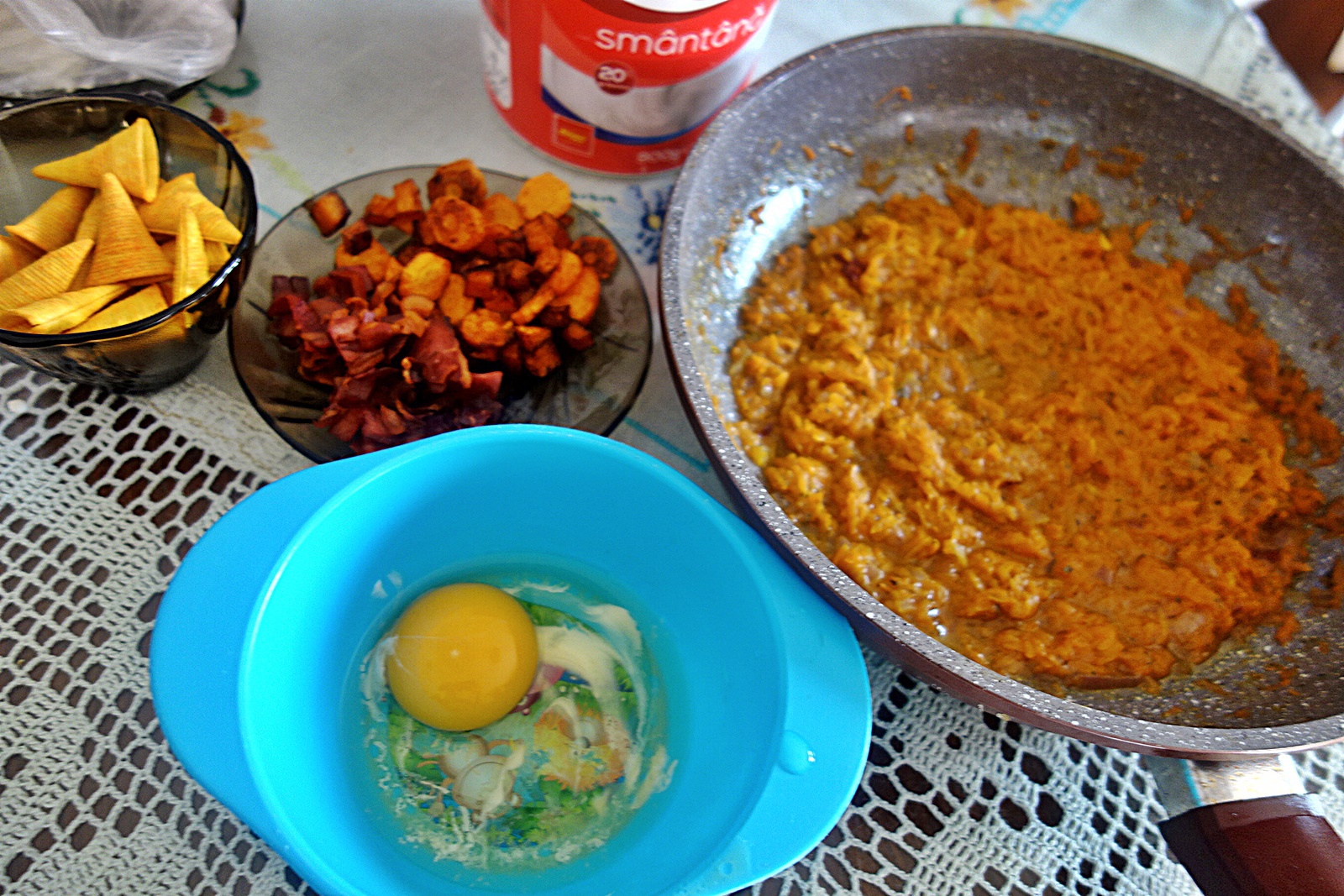 Tarta aromata cu faina de porumb si chipsuri de porumb