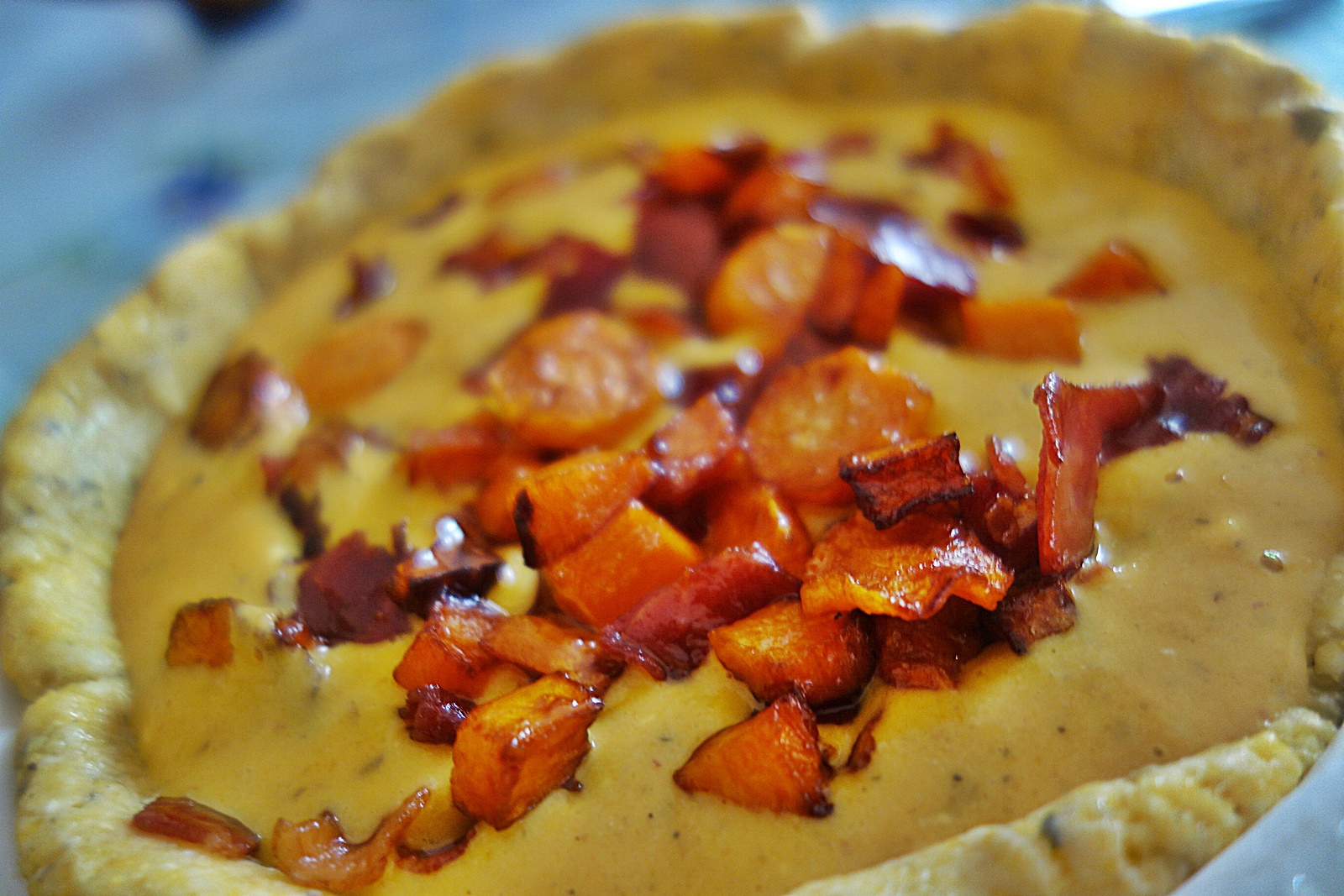 Tarta aromata cu faina de porumb si chipsuri de porumb