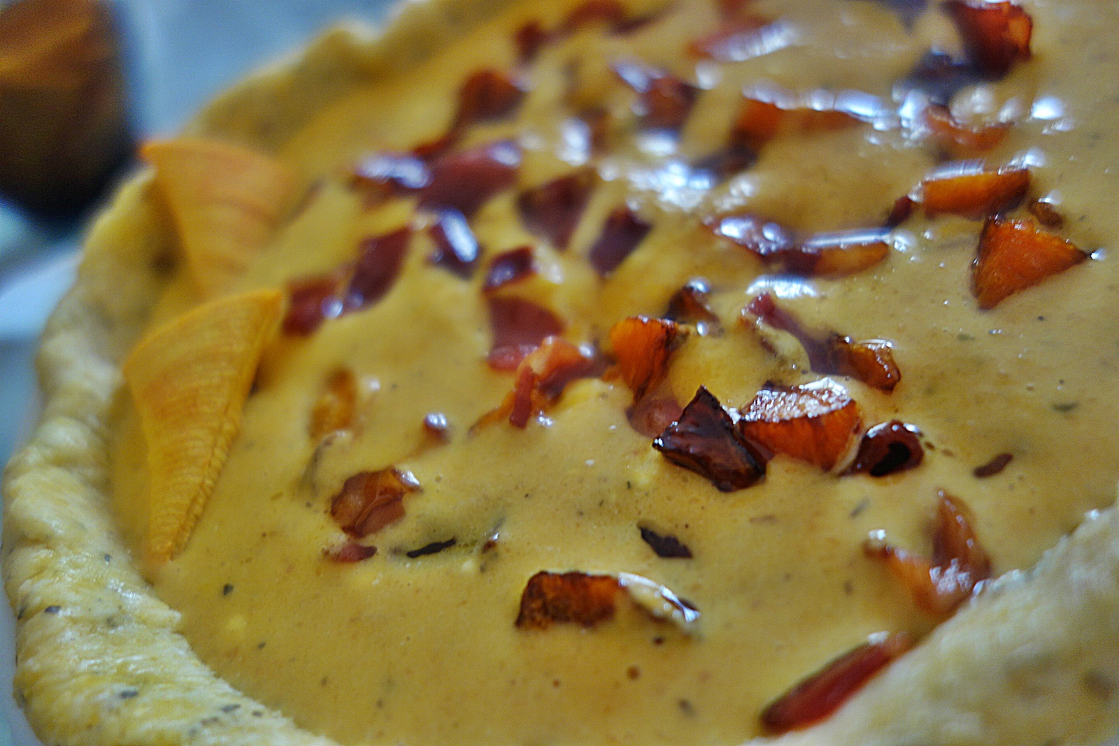 Tarta aromata cu faina de porumb si chipsuri de porumb