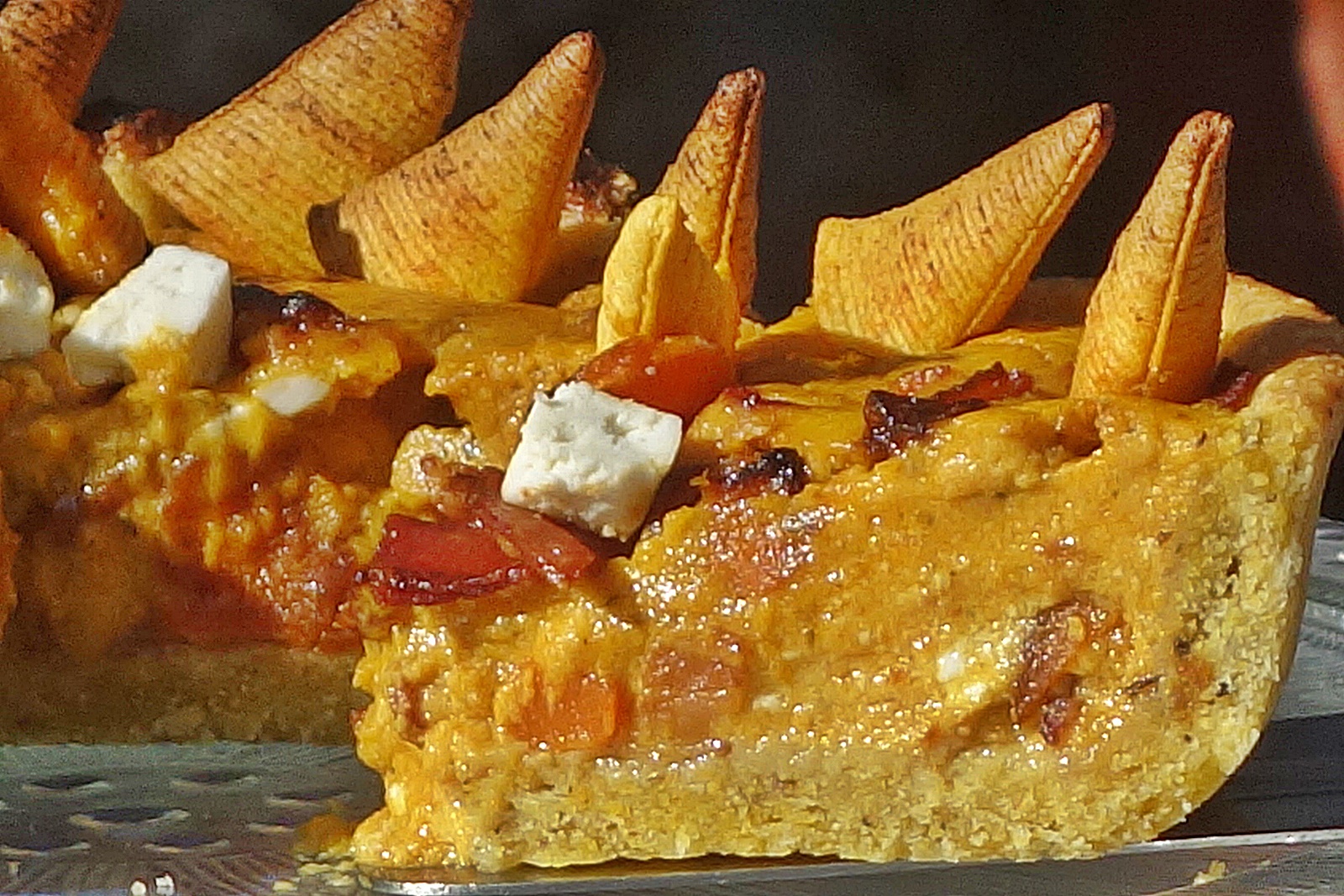 Tarta aromata cu faina de porumb si chipsuri de porumb