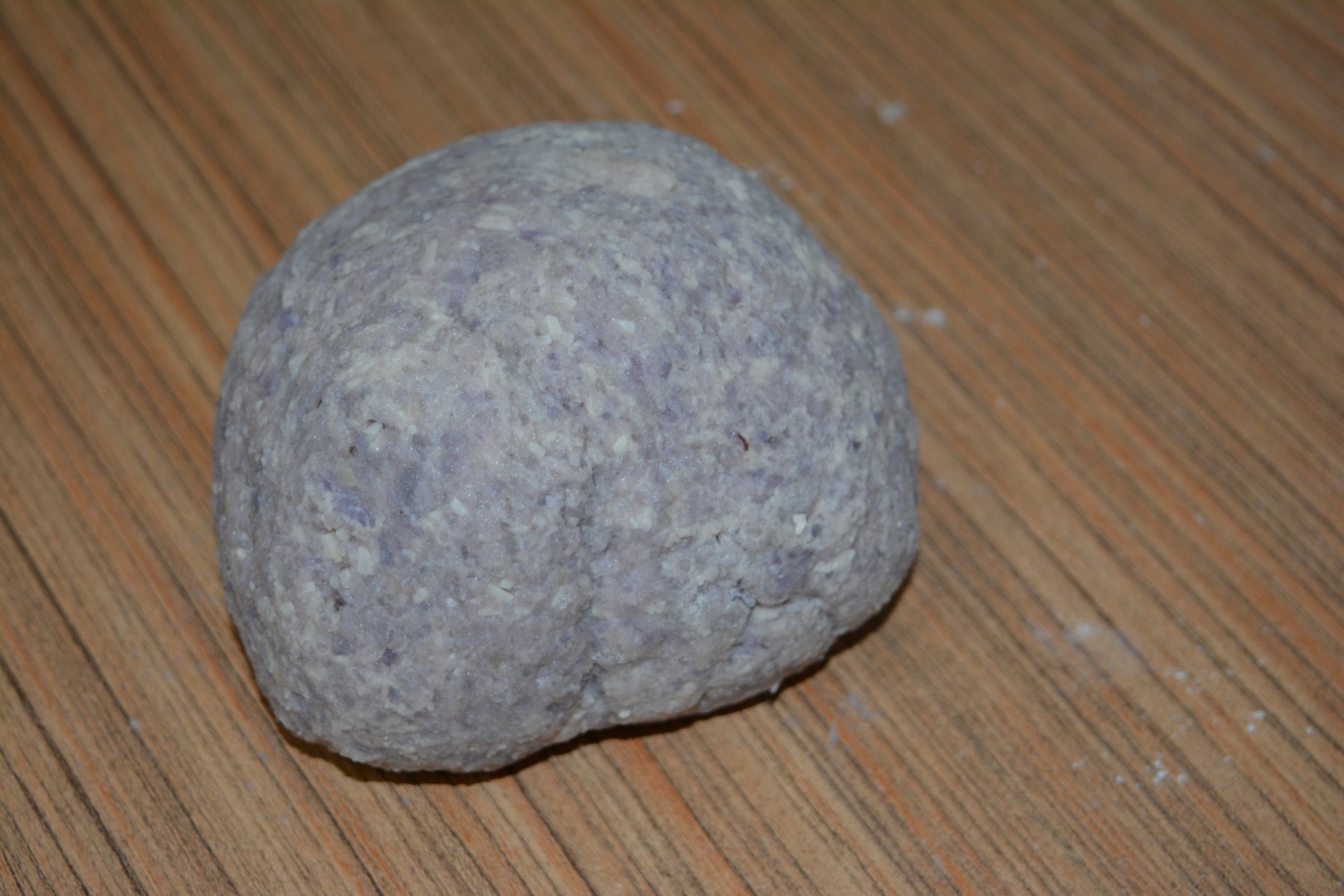 Gnocchi din cartofi mov, cu ghebe sotate si cipsuri