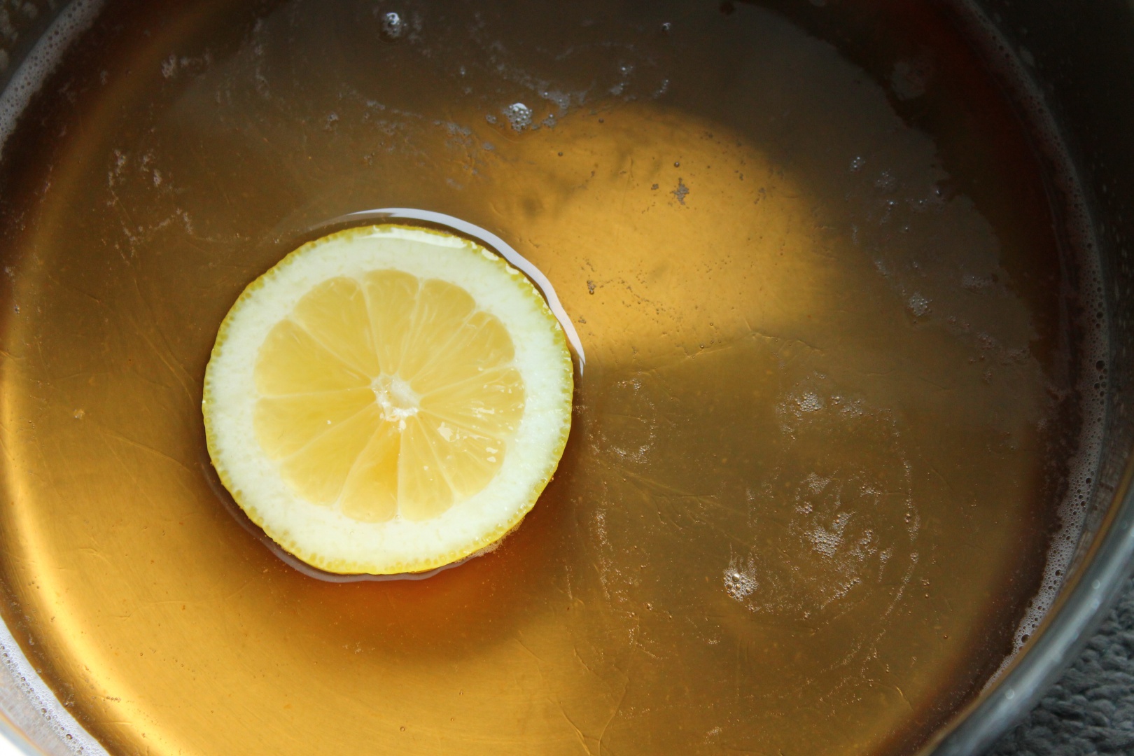 Pavlova cu nuca, mousse de castane si jeleu de gutui